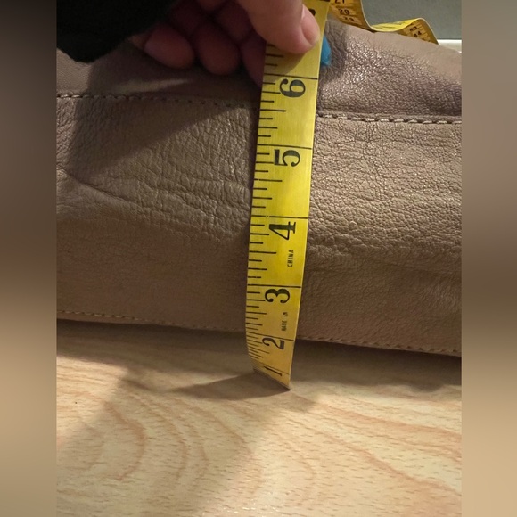 Michael Kors Tan Hamilton Purse - Picture 7 of 15